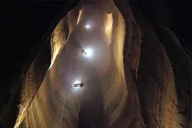 地球上形成的10个最危险洞穴，可怕程度远超我们认知！视频封面