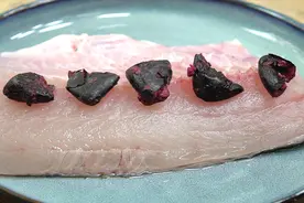 草鱼腩还是广东这种做法好吃，简单营养又便宜，上桌汤汁连都不剩