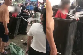 广州一妈妈两次把女孩扔垃圾桶20分钟，目击者：桶里很多苍蝇蟑螂视频封面