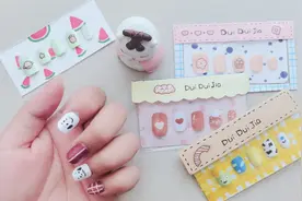 用卡纸DIY萌萌的美甲片，步骤超简单，和闺蜜一起玩！