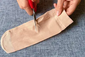 穿旧的丝袜别再扔掉了，把它放在卫生间里，还有这么厉害的作用视频封面