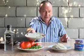 最“俄式”的下酒菜！腌肥肉配伏特加，战斗民族嗨到跳舞视频封面
