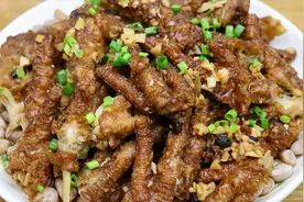 广东最受欢迎的豆豉蒸凤爪，做法步骤都教你，虎皮漂亮，软烂脱骨