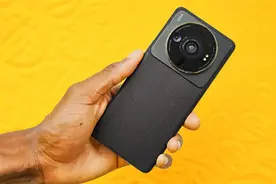 油管数码大V评测小米12s Ultra-世界最大的智能手机相机！