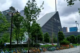 成都交子金融科技中心，金融城新地标，天府大道旁三角体建筑视频封面