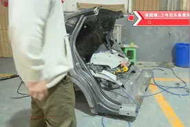 整车送去大修，车主傻眼：切掉一半“缝”一半？视频封面
