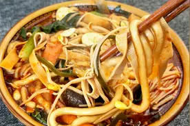 土豆粉麻辣烫最好吃的做法，隔三差五做一次，香辣过瘾，诱人食欲