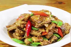 排骨焯水是先冷水下锅，还是热水下锅，好多人做错了，难怪不好吃