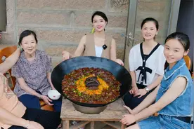 表嫂焖了一锅海胆牛舌饭，软嫩耙糯越嚼越香，一家子吃得津津有味视频封面