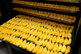 实拍手工制作蛋挞，馅料丰富很足，成本1元卖5元，日销3000个！视频封面