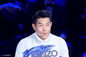 踢踏舞的节奏感十足，郭富城露出惊奇的表情！这是被震撼了！视频封面