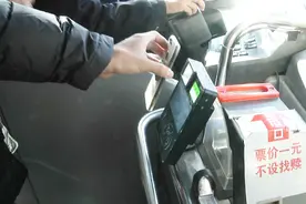 大连公交进入扫码乘车时代视频封面