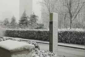 今冬最强寒潮来袭！徐州下起第一场雪，气象局发布暴雪黄色预警视频封面