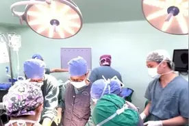 广州2岁男孩咳嗽2天不吃不喝，家属紧急求医，医生惊出一身冷汗视频封面