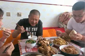 出嫁女儿回娘家了！好肉好菜一大桌，父母乐呵呵，真开心视频封面