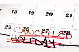 年假还没休完，过期作废？其实可顺延至明年，可以找企业要补偿