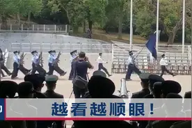 实拍港警结业典礼现场，数10人列队踢出中式正步，铿锵有力视频封面