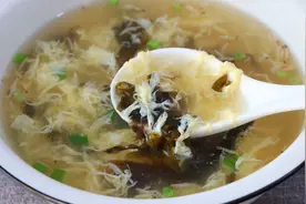 紫菜虾皮汤这样做，鲜香滑嫩，孩子连喝2大碗，营养还补钙视频封面