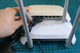 一个宽带怎么连接两个路由器？教你简单设置方法，再也不怕没信号视频封面