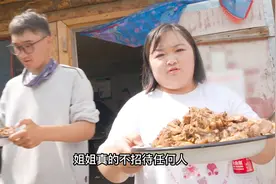 待客最高礼仪？新疆羊娃子肉用羊尾油不加一滴水焖熟，能有多好吃视频封面