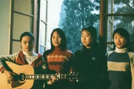 当年四个大学女生创作得这首《心愿》，是我心中最纯洁的校园民谣视频封面