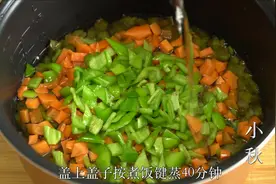 简简单单的“茄子蒸饭”咋这么香，配上灵魂酱汁，一锅没够吃