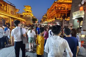 河南70亿建的摆地摊点，积极响应国家号召，人山人海太热闹了视频封面