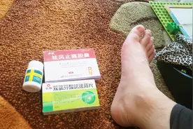 早晨起床突然脚疼，去医院检查出“痛风”  是什么原因造成的？视频封面