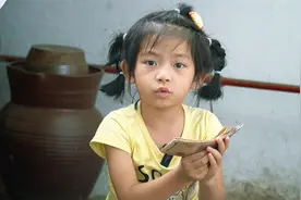 爸爸珍藏版私房钱，被女儿意外找到，最后做法太暖心！视频封面