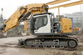 利勃海尔R950挖掘机，不仅大臂可以折叠还能转圈！