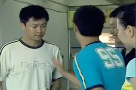 落泪：全班就小伙一个农村人，老师让做自我介绍，不料一开口笑了视频封面