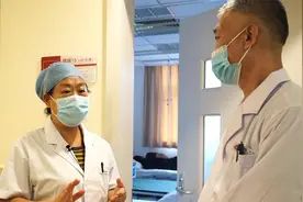 关于腰椎间盘突出的小伙子，疼痛的原因是神经上？还是肌肉上？视频封面