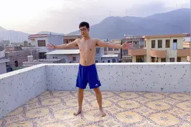 坚持了1个月的“老鹰抓小鸡”，人瘦了腰强壮了，大肚腩也没有了视频封面