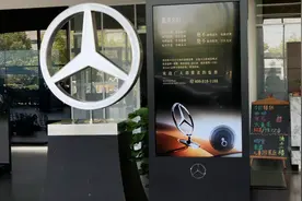 买奔驰强制装潢，奔驰《服务公约》成一纸空文？视频封面