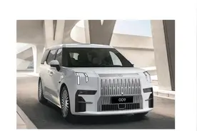 ME麒麟电池加持 续航里程822km  极氪009  49.9万元起上市