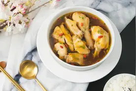 汤汁醇厚鸡肉鲜嫩的花雕蒸鸡视频封面