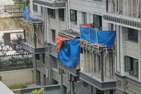 如此“封闭阳台” 不算违建吗？视频封面