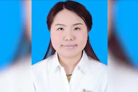 武汉29岁女医生染新冠殉职，全家都是医护，2岁儿子还不知视频封面