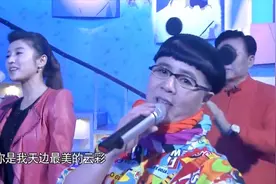 刘纯燕唱歌场面：金龟子大型KTV现场好嗨，广场舞都要跳起来了！