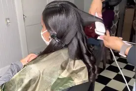 女子蓬松像泡面卷的头发，拉直发烫卷，秒变气质女神视频封面