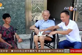 父亲瘫痪在床5年，儿子诠释孝顺，一日三餐精细照顾|都市晚间