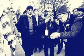 杨钦典因杀害8岁小萝卜头心怀愧疚，放走19名爱国志士，将功赎罪视频封面