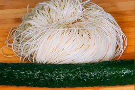 原来黄瓜炒粉条是这样做的，难怪以前老沾锅还不好吃，技巧都在这