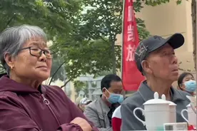 儿行万里母担忧！景海鹏母亲含泪看儿子第4次飞向太空视频封面