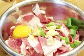 每天炒肉太麻烦，李姐做的“方便肉”，吃多少放多少，三个月不坏