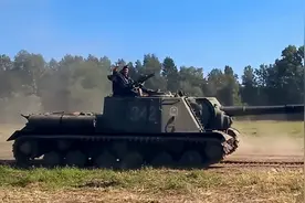 前苏联ISU-152自行火炮开火瞬间震撼人心视频封面