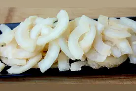 椰汁喝完后的椰子不要扔，取出椰肉秒变美食，出锅孩子抢着吃