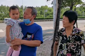奶奶带笑笑去市大医院看病，爷爷放心不下孩子，坐车两小时看孙女视频封面