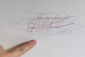 不管墙上涂上什么笔迹污渍，教你一招，擦完立马像刚刷的一样洁白视频封面