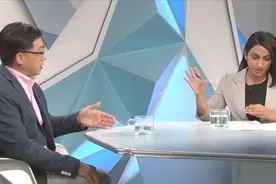 现场！港独艺人黄秋生缺席辩论 黄记“充数”多次打断何君尧发言